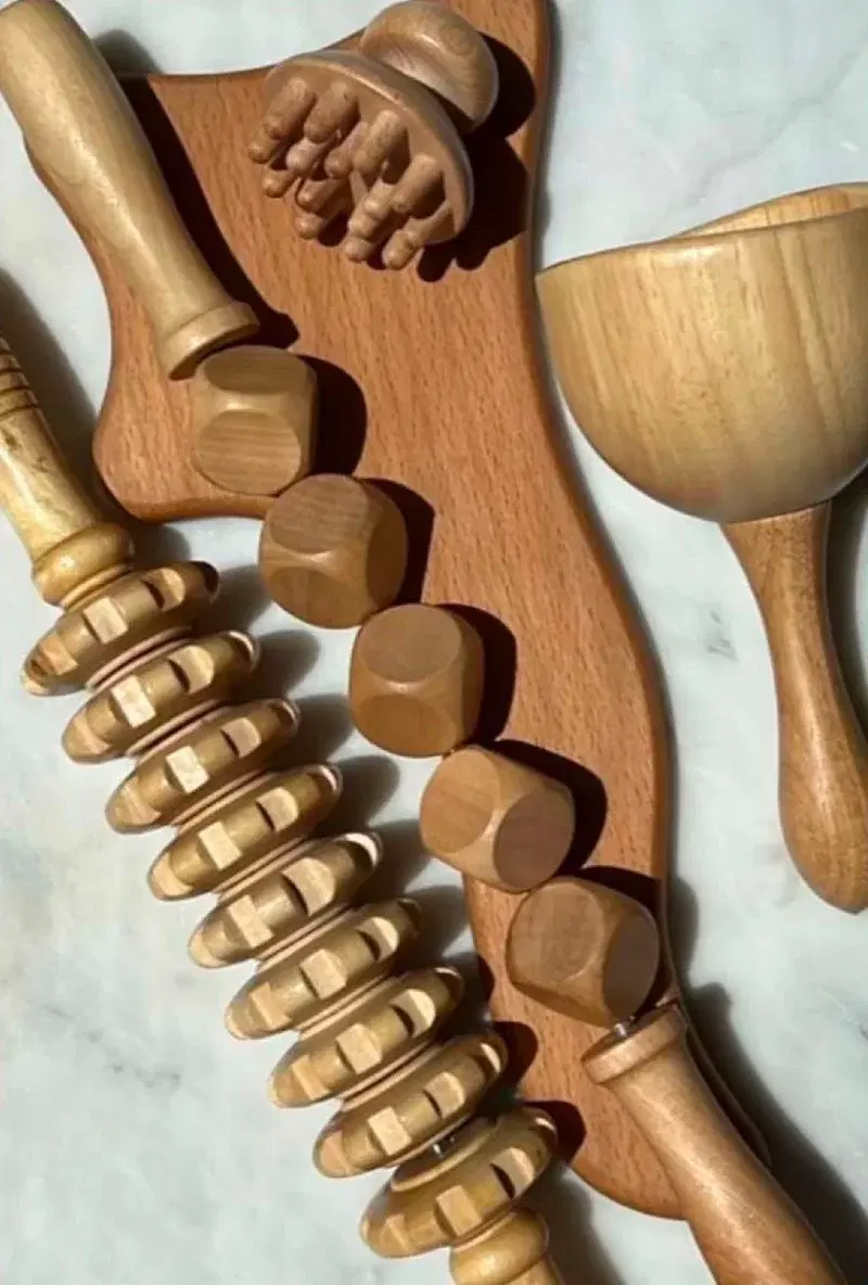 Instruments en bois utilisés en maderothérapie à Aix-les-Bains